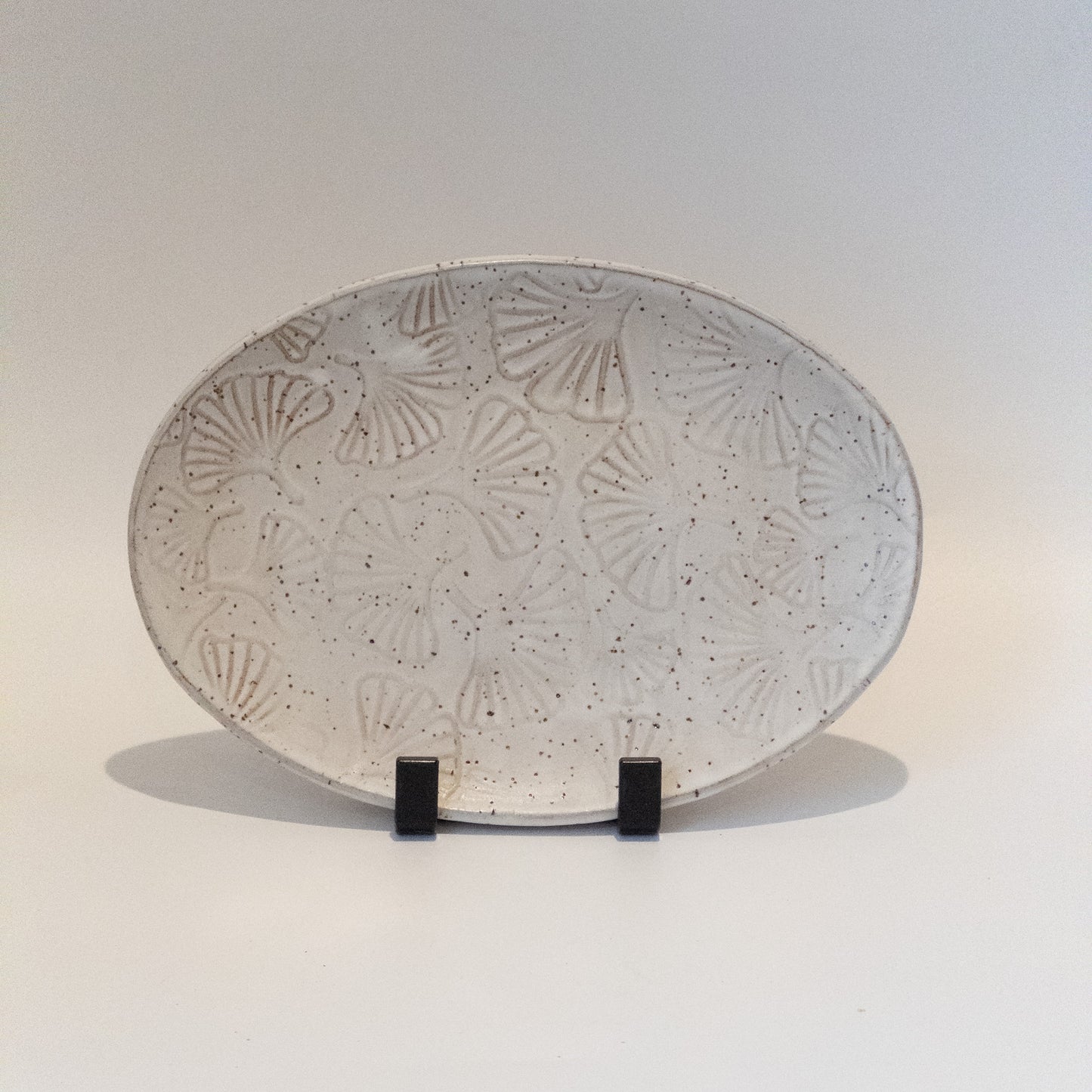Creamy White Ginkgo Oval Dish (9 by 6 inches)