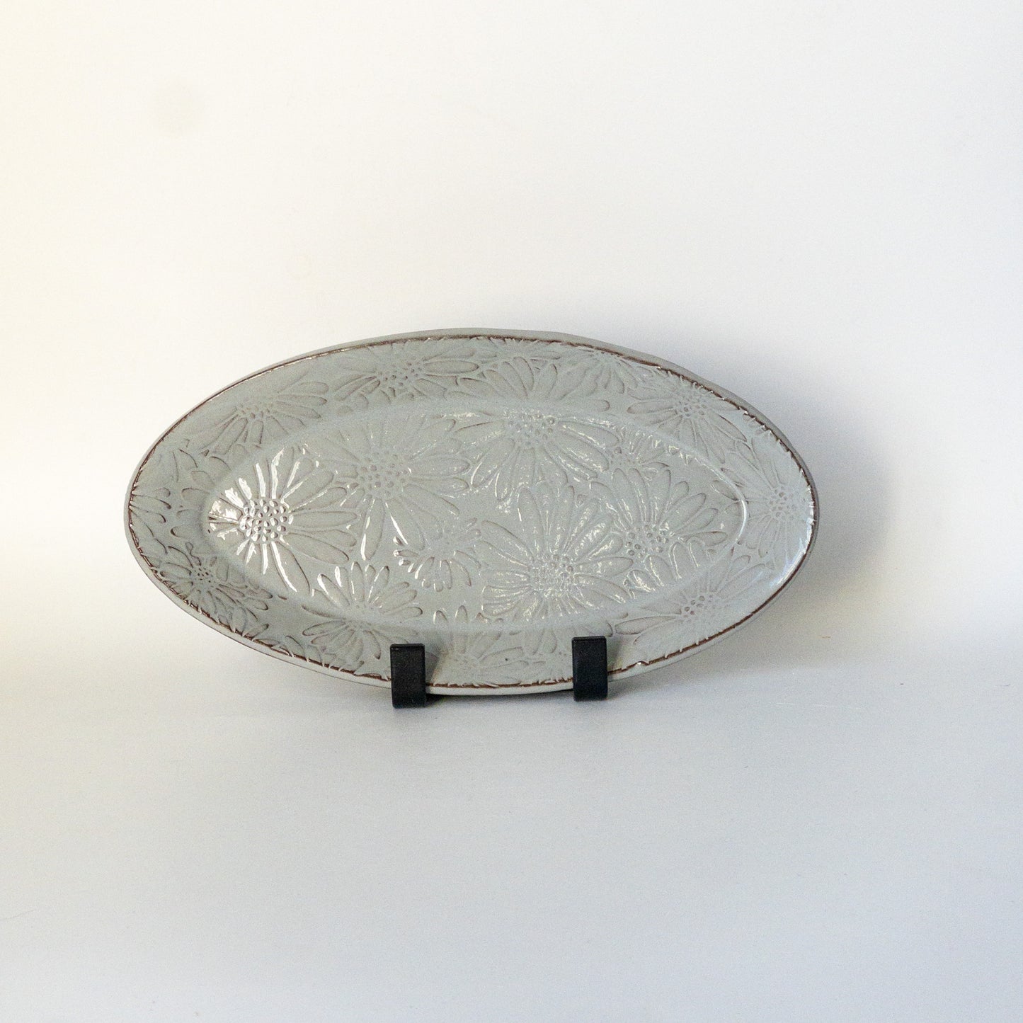 Soft Gray Daisy Oval Dish (9.5 by 5inches)