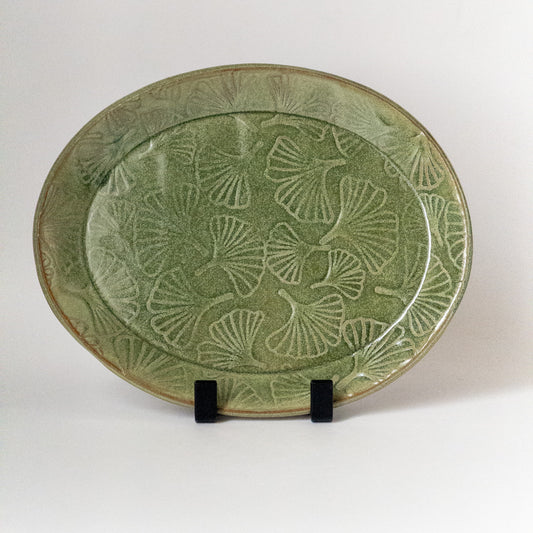 Ginkgo Wide Oval Dish (9.25 by 7.5 inches) in Green