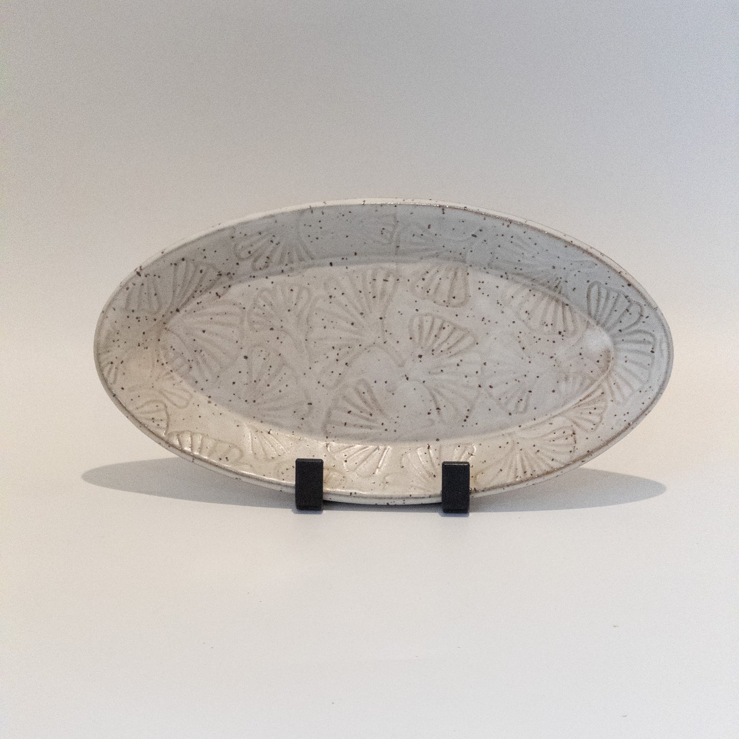 Creamy White Ginkgo Oval Dish (9.5 by 5inches)