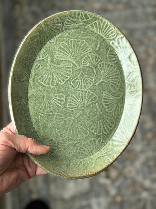 Ginkgo Wide Oval Dish (9.25 by 7.5 inches) in Green