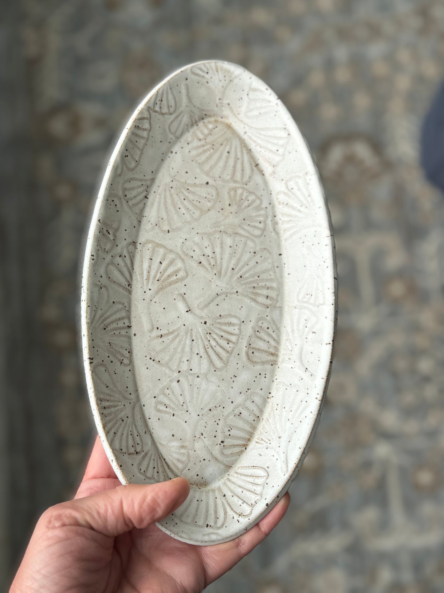 Creamy White Ginkgo Oval Dish (9.5 by 5inches)