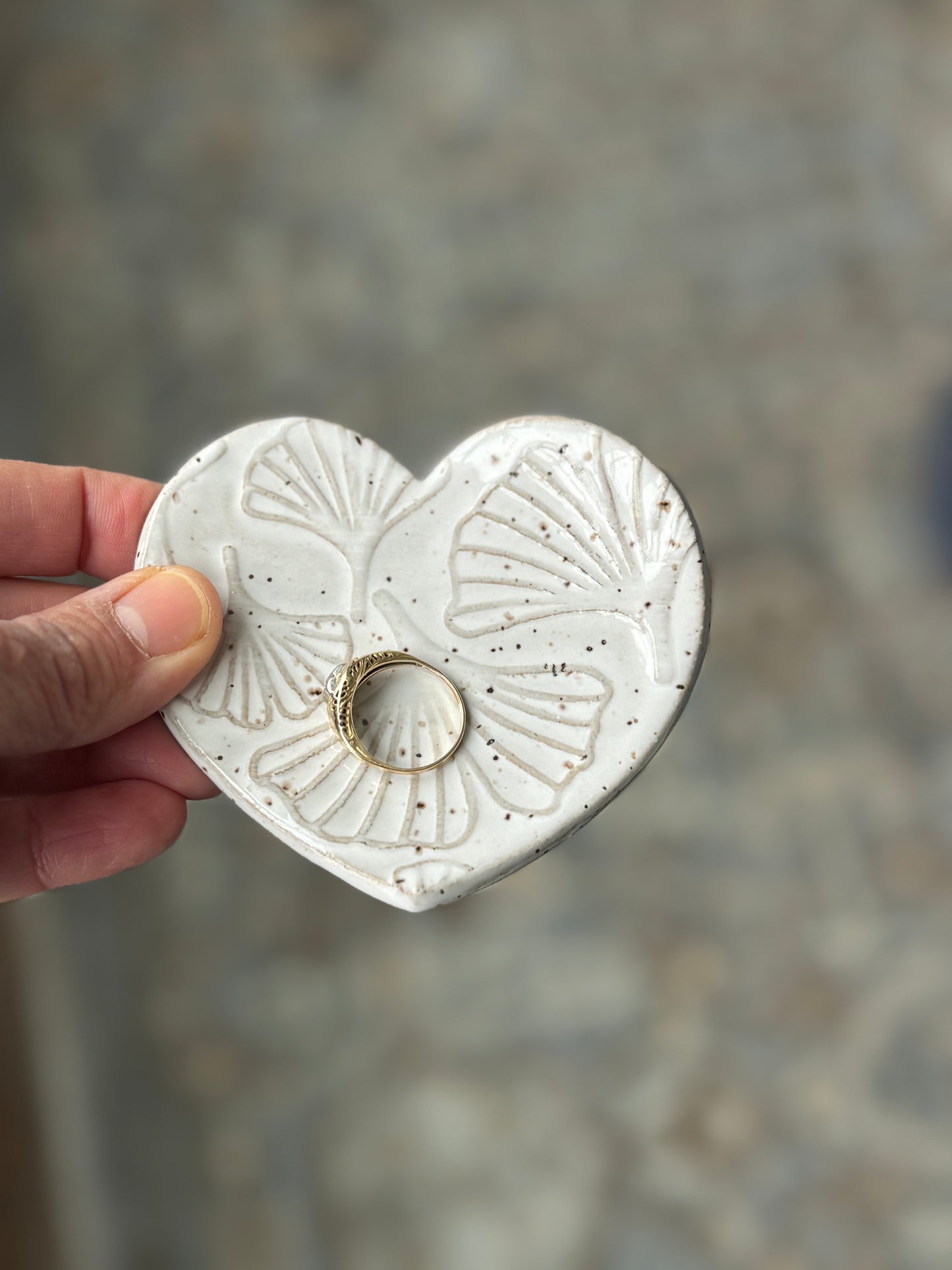 Ginkgo Heart Shaped Curved Ring Dish (3.5 inch)